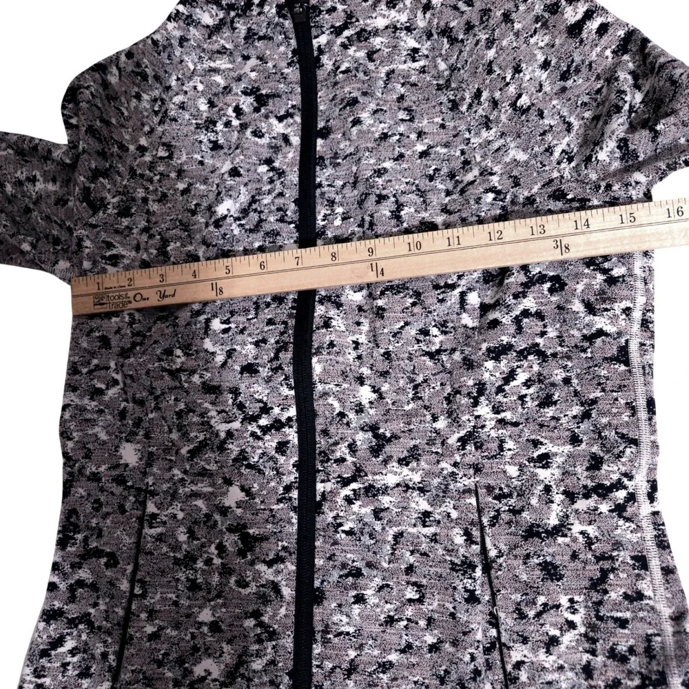 Athleta Womens Small Salutation Full Zip Jacket Abstract Print Thumbholes Grey